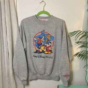 Vintage 90s Disney World Embroidered Crewneck 💕